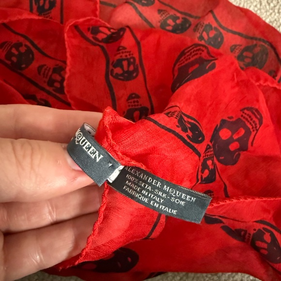 Classic Alexander McQueen Skull Silk Scarf - Picture 3 of 7